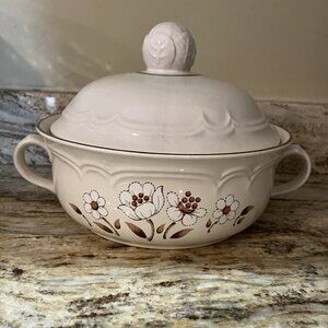 Mayblossom Brown Hearthside Round Covered Casserole 8 3/4" Stoneware Cumberland